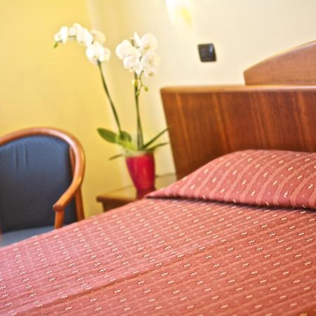 Lo Scacciapensieri Hotel & Restaurant Monteroni di Lecce Luaran gambar