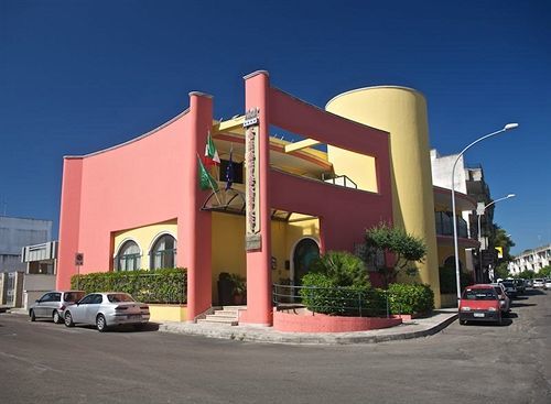 Lo Scacciapensieri Hotel & Restaurant Monteroni di Lecce Luaran gambar