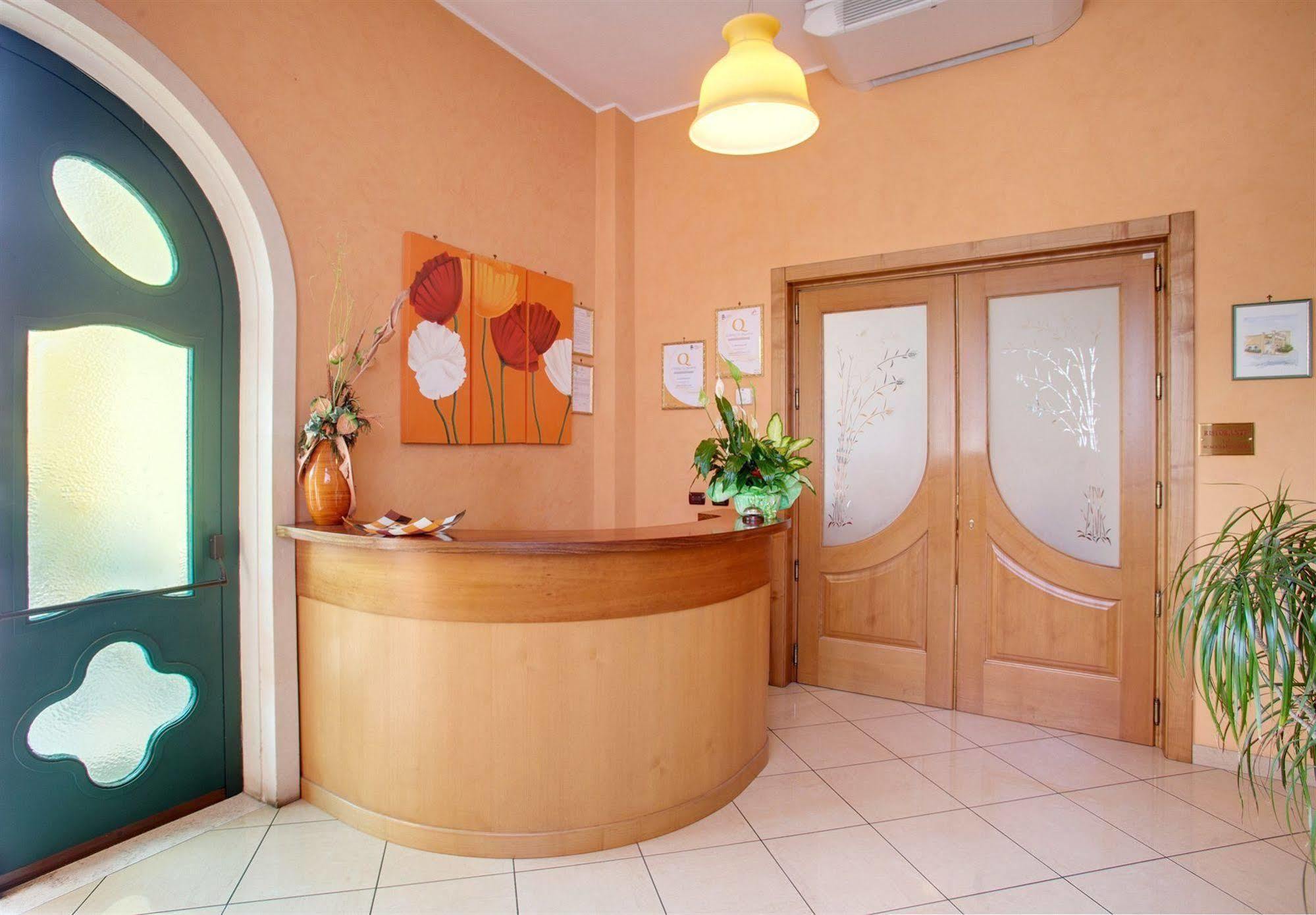 Lo Scacciapensieri Hotel & Restaurant Monteroni di Lecce Luaran gambar