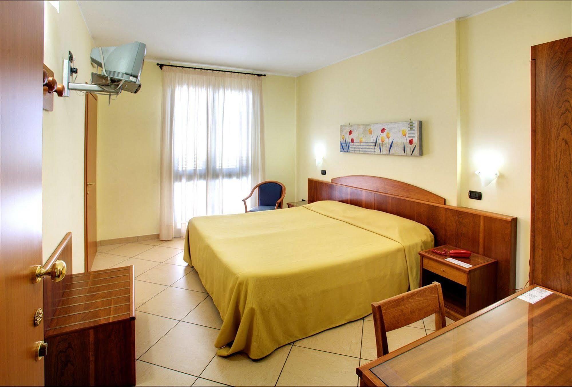 Lo Scacciapensieri Hotel & Restaurant Monteroni di Lecce Luaran gambar
