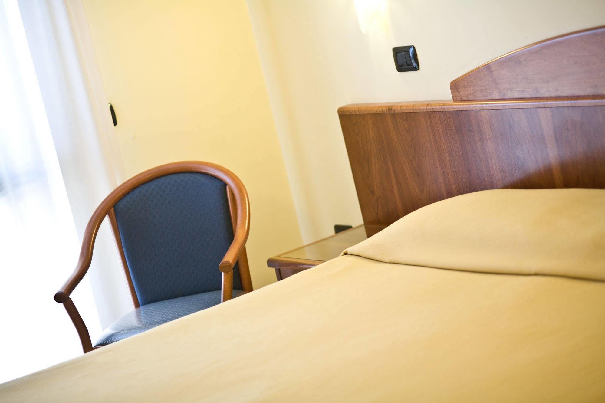 Lo Scacciapensieri Hotel & Restaurant Monteroni di Lecce Luaran gambar