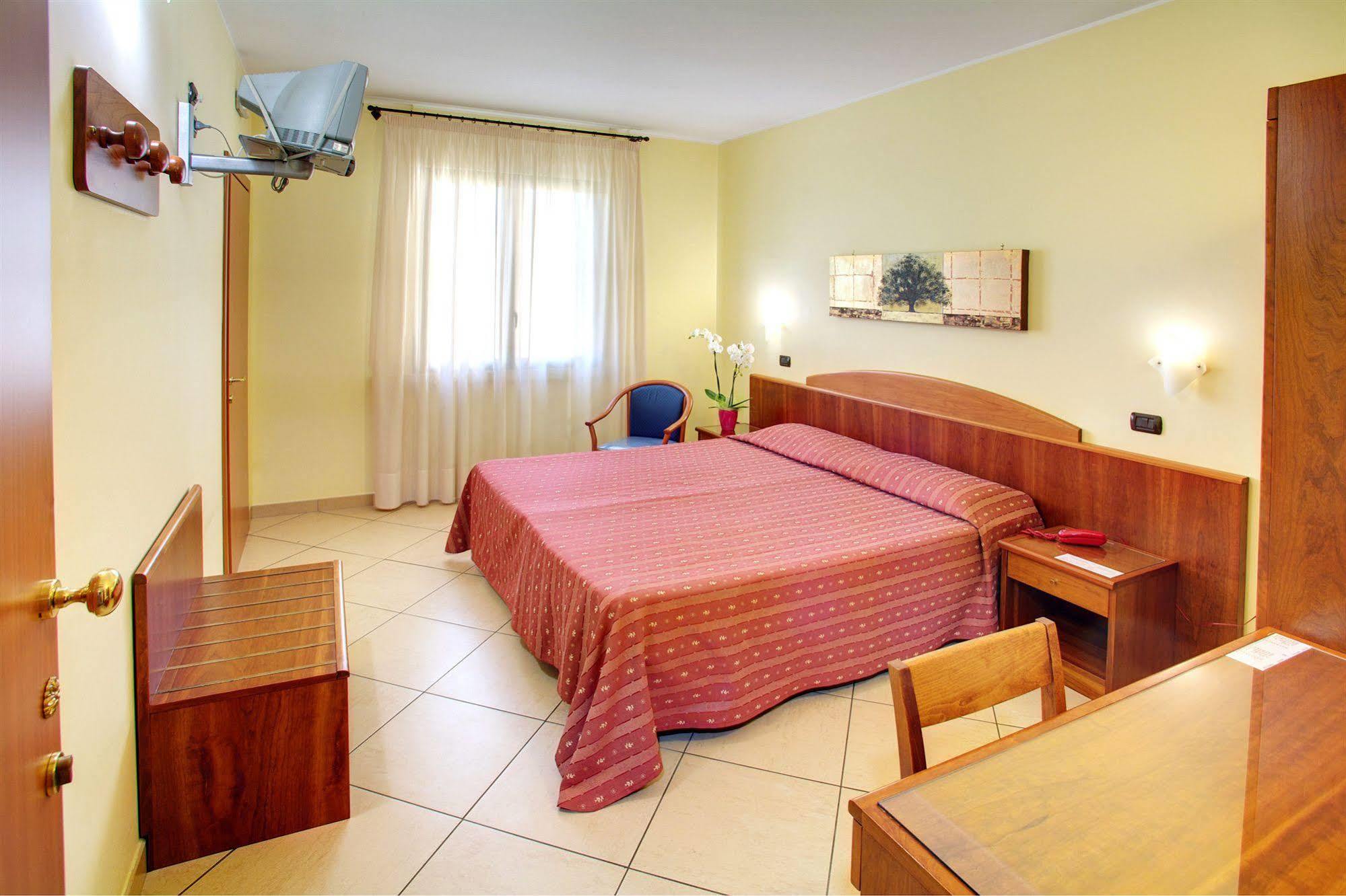 Lo Scacciapensieri Hotel & Restaurant Monteroni di Lecce Luaran gambar