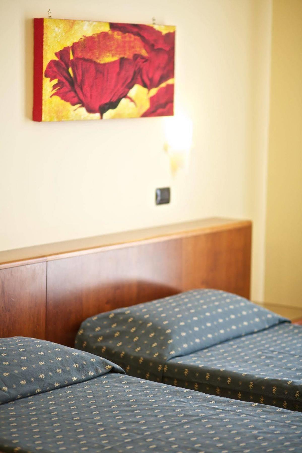 Lo Scacciapensieri Hotel & Restaurant Monteroni di Lecce Luaran gambar