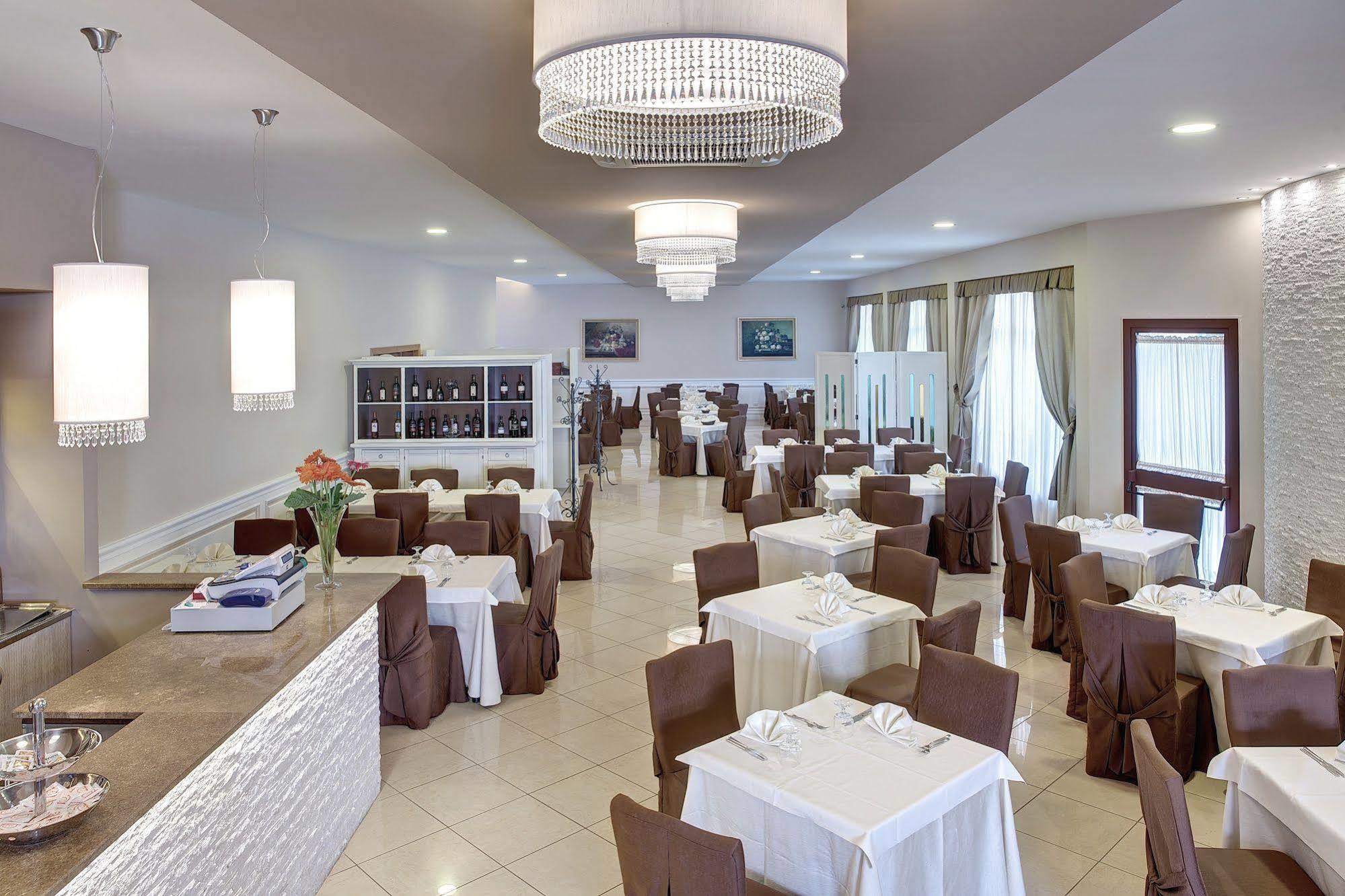 Lo Scacciapensieri Hotel & Restaurant Monteroni di Lecce Luaran gambar