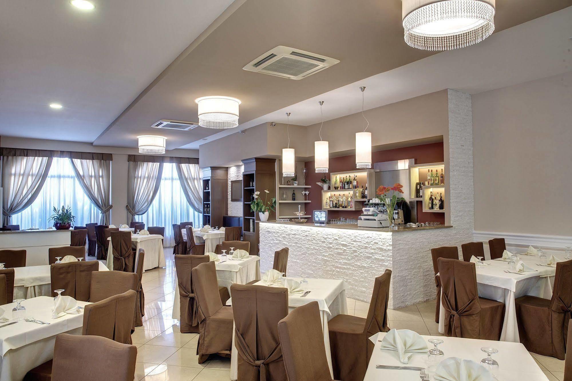 Lo Scacciapensieri Hotel & Restaurant Monteroni di Lecce Luaran gambar