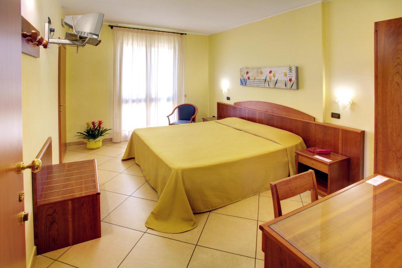 Lo Scacciapensieri Hotel & Restaurant Monteroni di Lecce Bilik gambar
