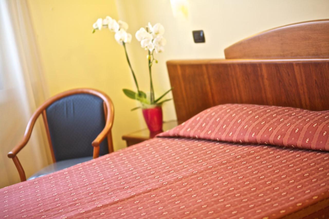 Lo Scacciapensieri Hotel & Restaurant Monteroni di Lecce Luaran gambar