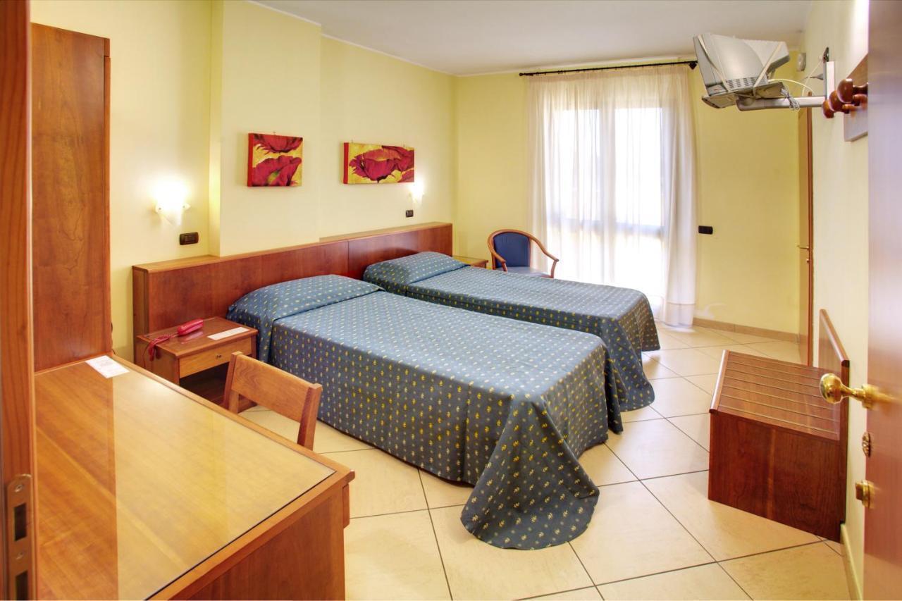 Lo Scacciapensieri Hotel & Restaurant Monteroni di Lecce Bilik gambar
