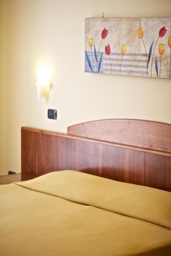Lo Scacciapensieri Hotel & Restaurant Monteroni di Lecce Bilik gambar